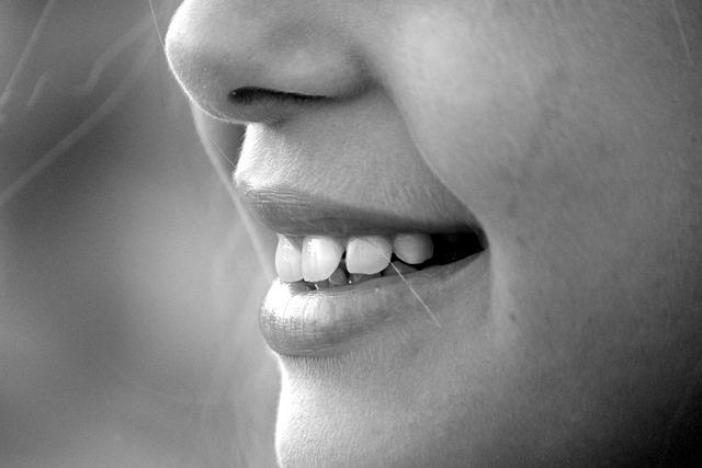 cheek tingling after eating